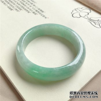 如何挑选翡翠手镯   挑选翡翠手镯注意事项