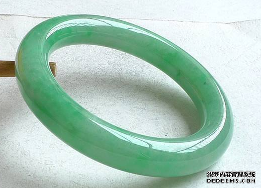 怎么区分翡翠手镯圆条与扁条     圆条翡翠手镯值钱吗