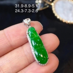 满绿翡翠福豆吊坠，颜色