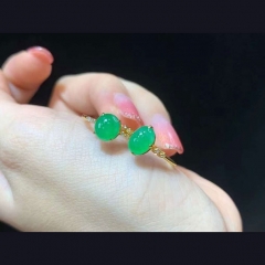 翡翠冰绿小戒指两枚 设计