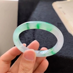 冰种阳绿翡翠贵妃镯 贵妃
