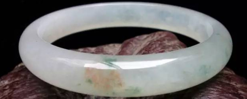 翡翠用手电筒照怎么分辨真假