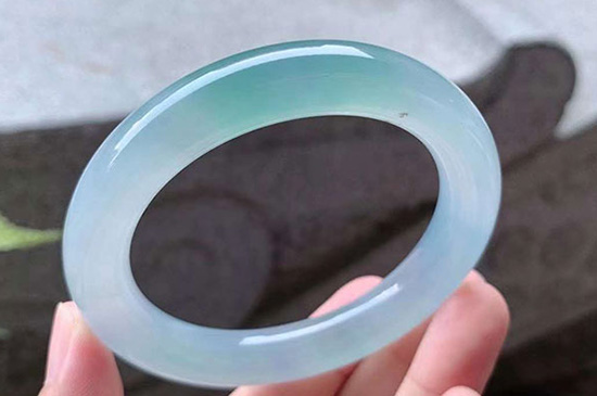 翡翠可以戴着洗澡吗