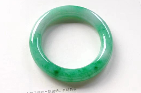 玉手镯怎么保养才通透