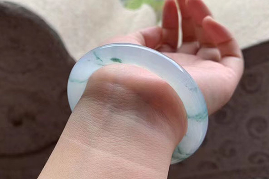 翡翠要怎么养才会变透亮